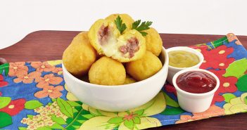 Bolinha de polenta recheada