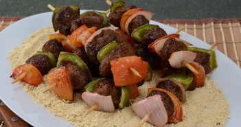 Espetinho de carne de soja