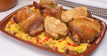 Leitoa à pururuca com farofa especial