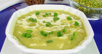 Caldo de ervilha com frango desfiado